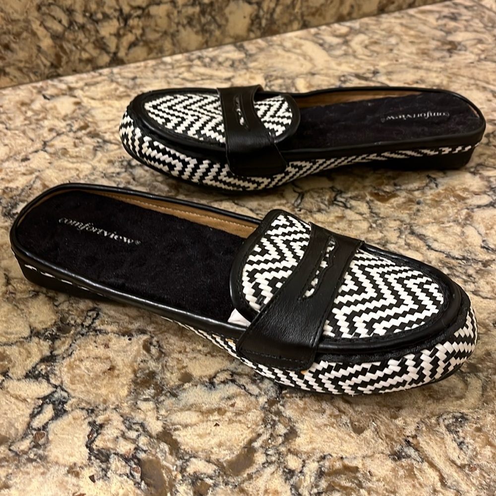 Comfort View slip on black loafers